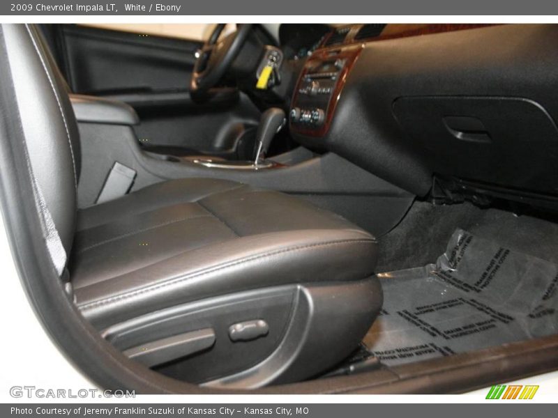 White / Ebony 2009 Chevrolet Impala LT