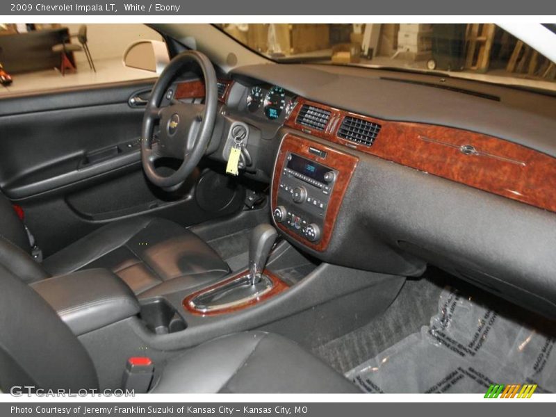 White / Ebony 2009 Chevrolet Impala LT