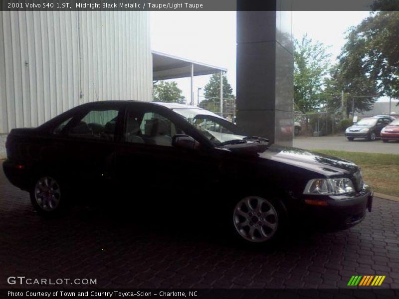 Midnight Black Metallic / Taupe/Light Taupe 2001 Volvo S40 1.9T