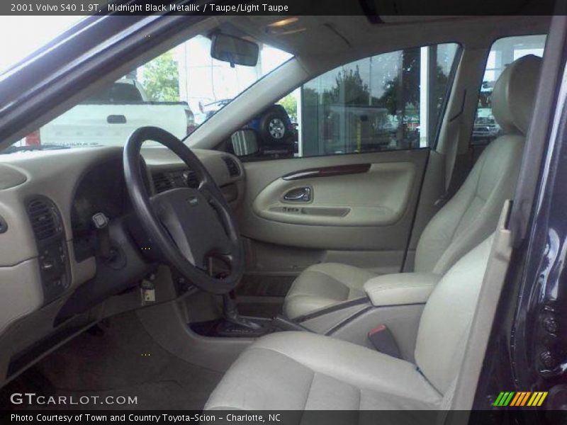 Midnight Black Metallic / Taupe/Light Taupe 2001 Volvo S40 1.9T