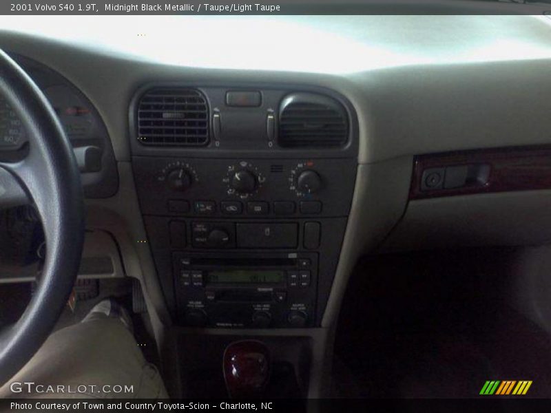 Midnight Black Metallic / Taupe/Light Taupe 2001 Volvo S40 1.9T