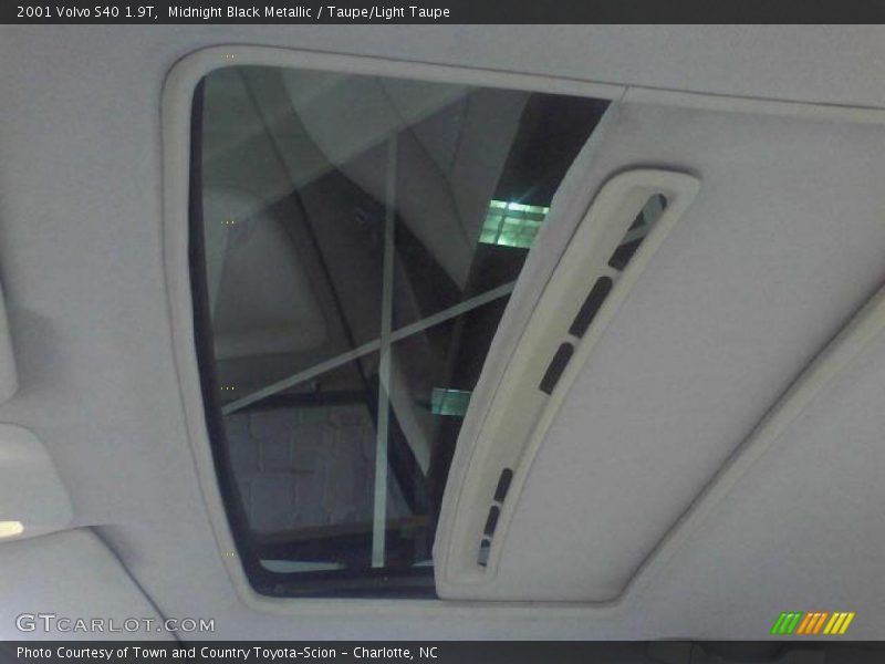 Midnight Black Metallic / Taupe/Light Taupe 2001 Volvo S40 1.9T