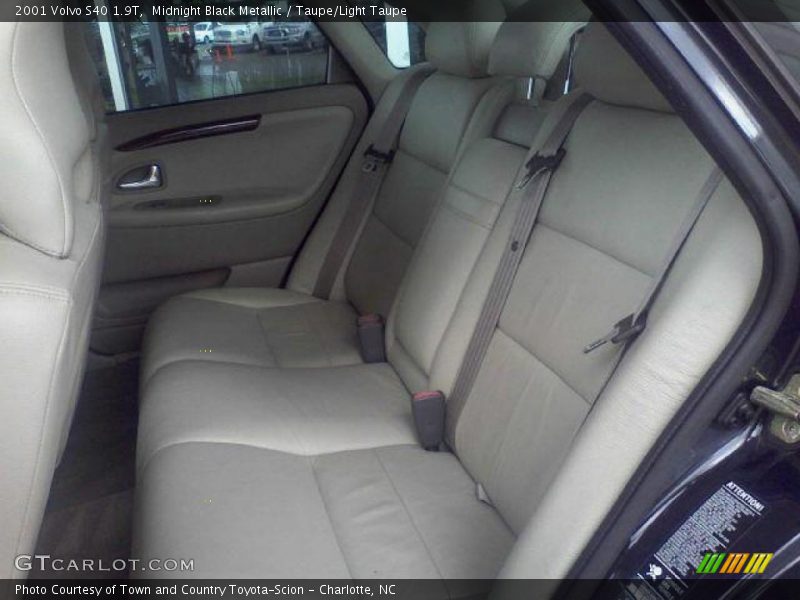 Midnight Black Metallic / Taupe/Light Taupe 2001 Volvo S40 1.9T