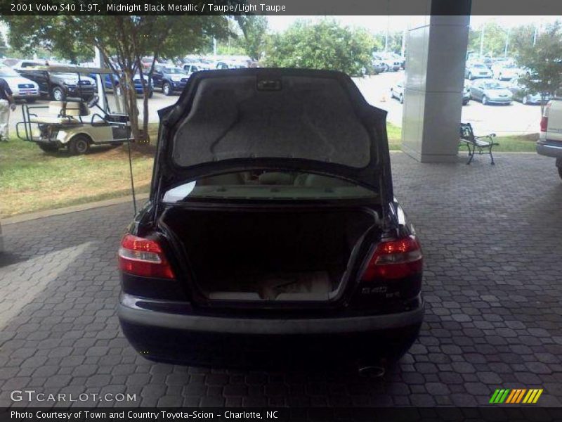 Midnight Black Metallic / Taupe/Light Taupe 2001 Volvo S40 1.9T