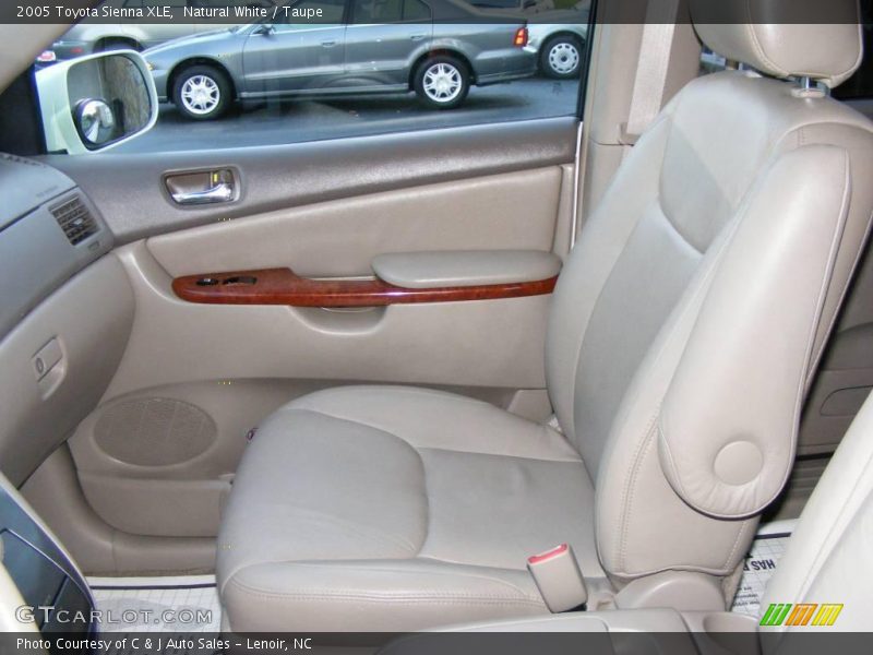 Natural White / Taupe 2005 Toyota Sienna XLE