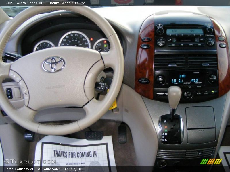 Natural White / Taupe 2005 Toyota Sienna XLE