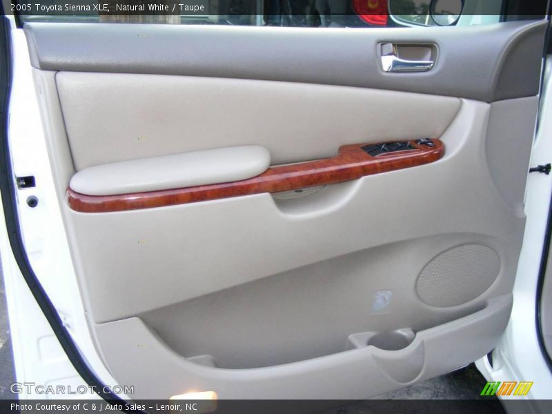 Natural White / Taupe 2005 Toyota Sienna XLE