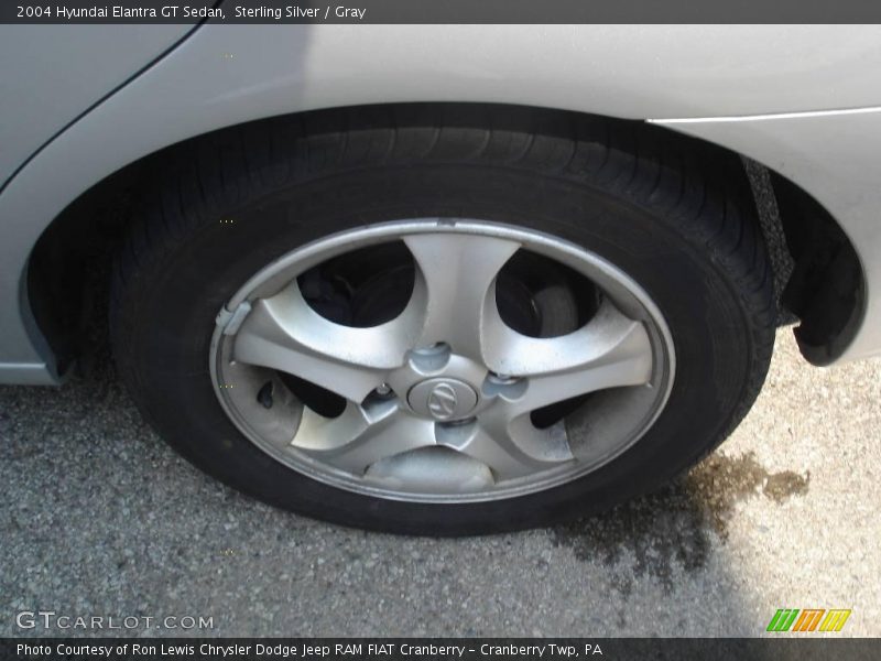 Sterling Silver / Gray 2004 Hyundai Elantra GT Sedan