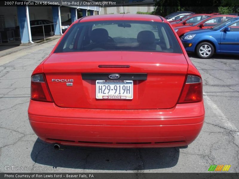 Infra-Red / Charcoal/Light Flint 2007 Ford Focus ZX4 SE Sedan