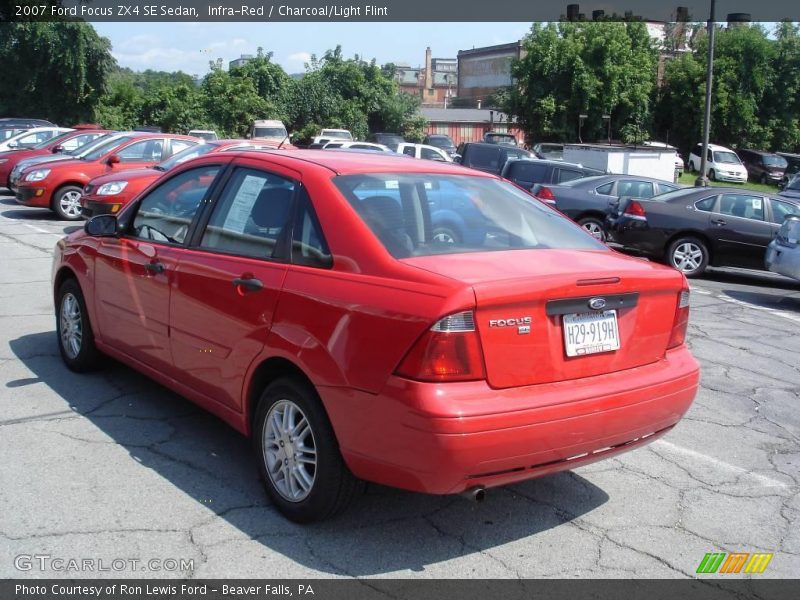 Infra-Red / Charcoal/Light Flint 2007 Ford Focus ZX4 SE Sedan