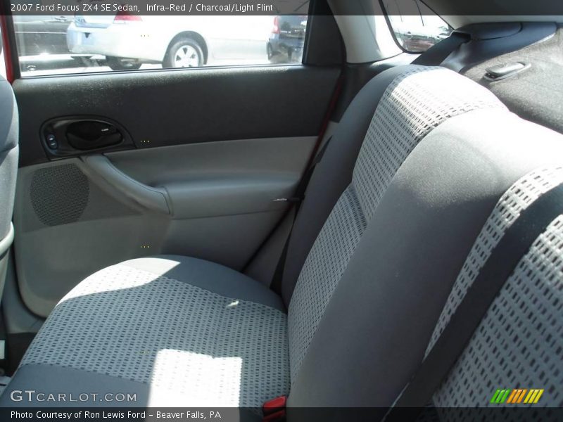 Infra-Red / Charcoal/Light Flint 2007 Ford Focus ZX4 SE Sedan