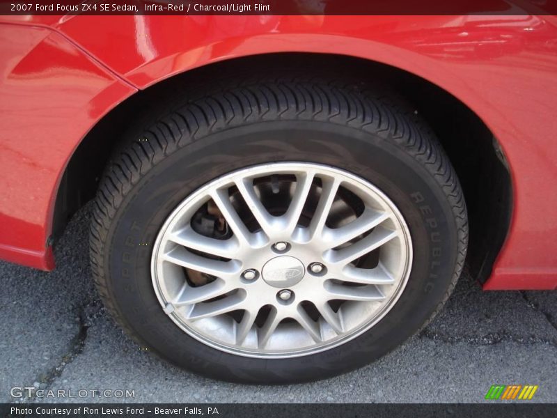 Infra-Red / Charcoal/Light Flint 2007 Ford Focus ZX4 SE Sedan