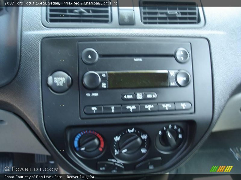 Infra-Red / Charcoal/Light Flint 2007 Ford Focus ZX4 SE Sedan