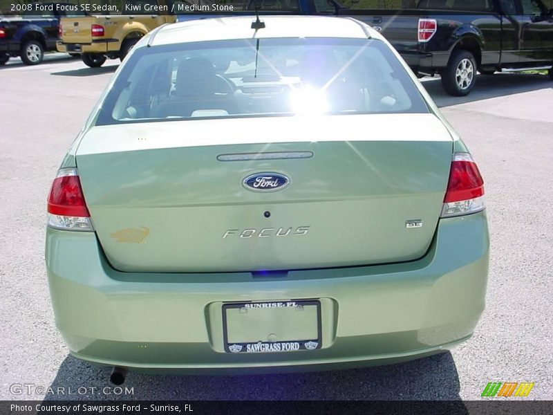 Kiwi Green / Medium Stone 2008 Ford Focus SE Sedan