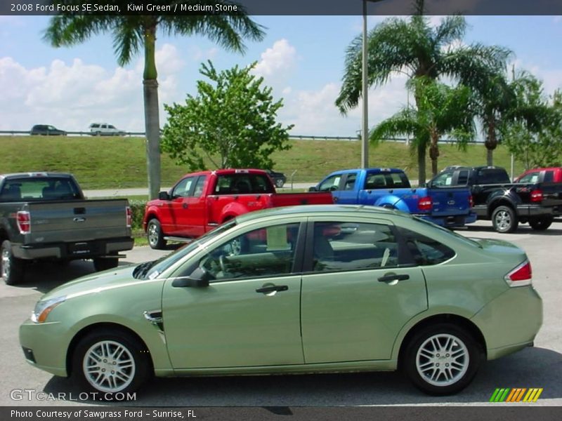 Kiwi Green / Medium Stone 2008 Ford Focus SE Sedan