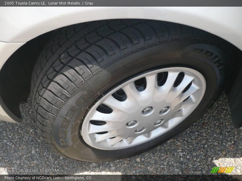 Lunar Mist Metallic / Gray 2005 Toyota Camry LE