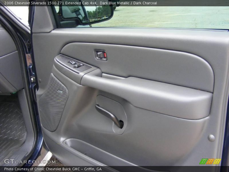 Dark Blue Metallic / Dark Charcoal 2006 Chevrolet Silverado 1500 Z71 Extended Cab 4x4