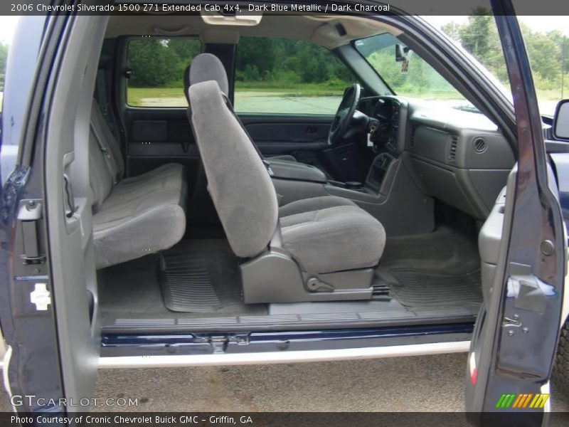 Dark Blue Metallic / Dark Charcoal 2006 Chevrolet Silverado 1500 Z71 Extended Cab 4x4