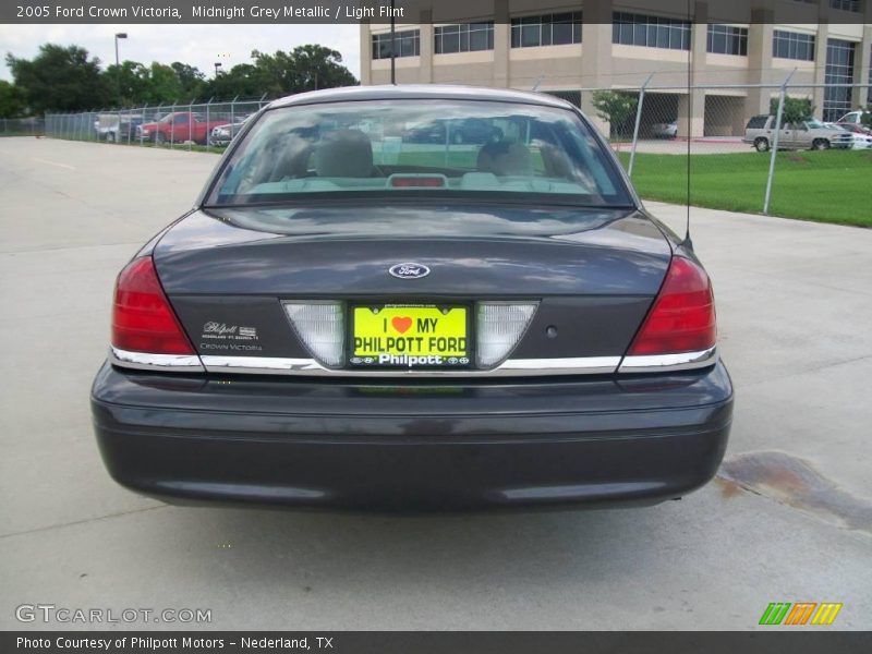 Midnight Grey Metallic / Light Flint 2005 Ford Crown Victoria