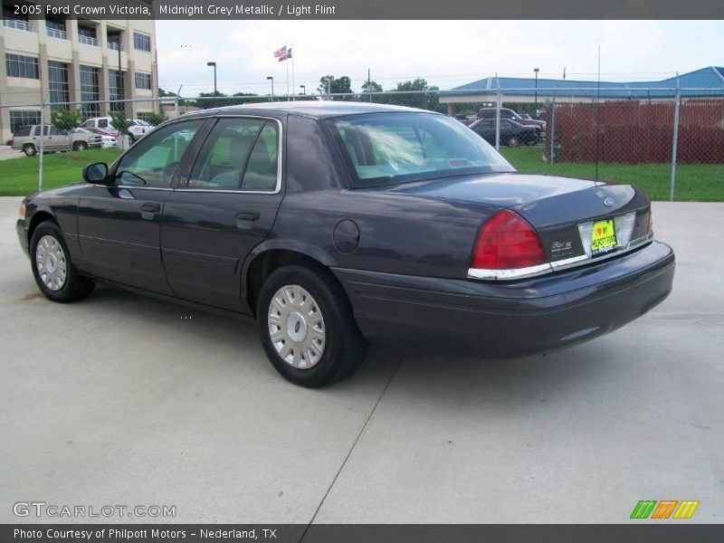 Midnight Grey Metallic / Light Flint 2005 Ford Crown Victoria