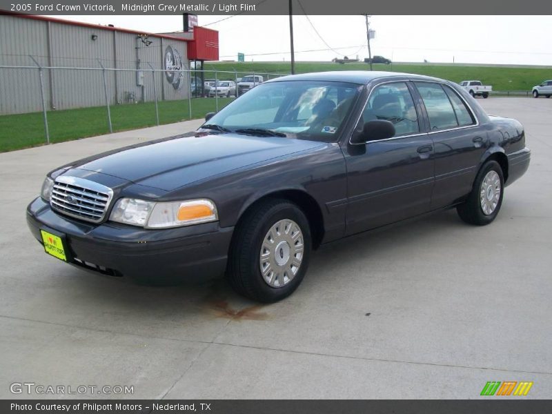Midnight Grey Metallic / Light Flint 2005 Ford Crown Victoria