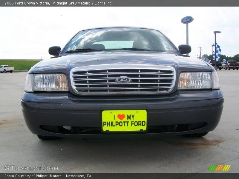 Midnight Grey Metallic / Light Flint 2005 Ford Crown Victoria