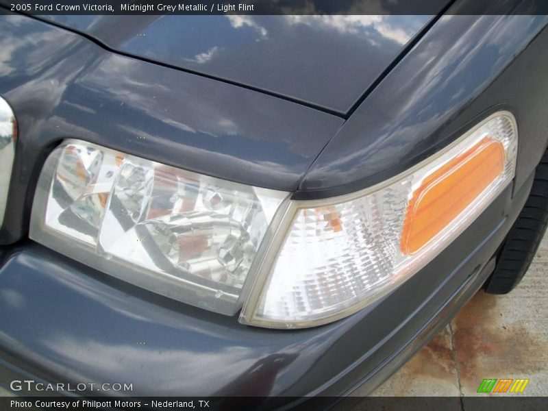 Midnight Grey Metallic / Light Flint 2005 Ford Crown Victoria