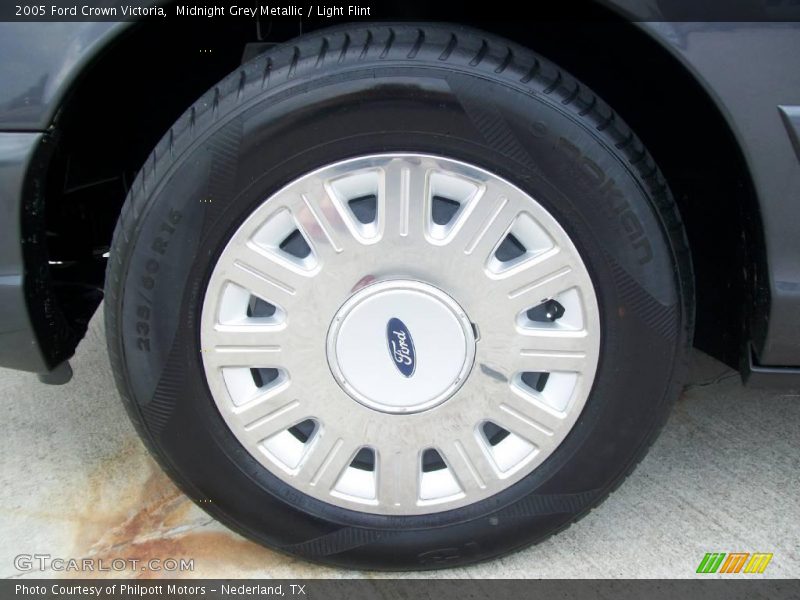 Midnight Grey Metallic / Light Flint 2005 Ford Crown Victoria