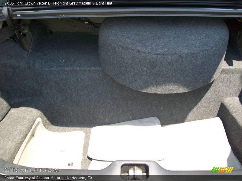 Midnight Grey Metallic / Light Flint 2005 Ford Crown Victoria