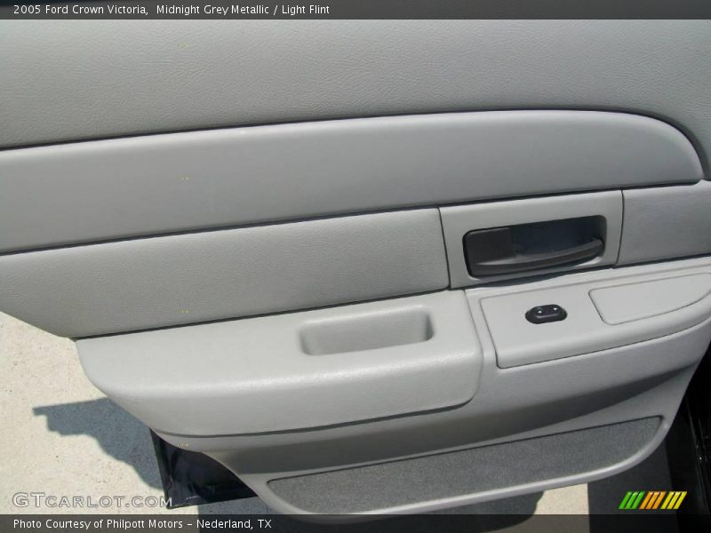 Midnight Grey Metallic / Light Flint 2005 Ford Crown Victoria