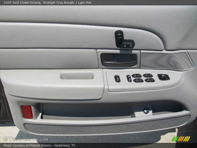 Midnight Grey Metallic / Light Flint 2005 Ford Crown Victoria