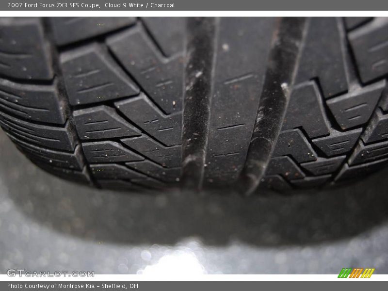 Cloud 9 White / Charcoal 2007 Ford Focus ZX3 SES Coupe
