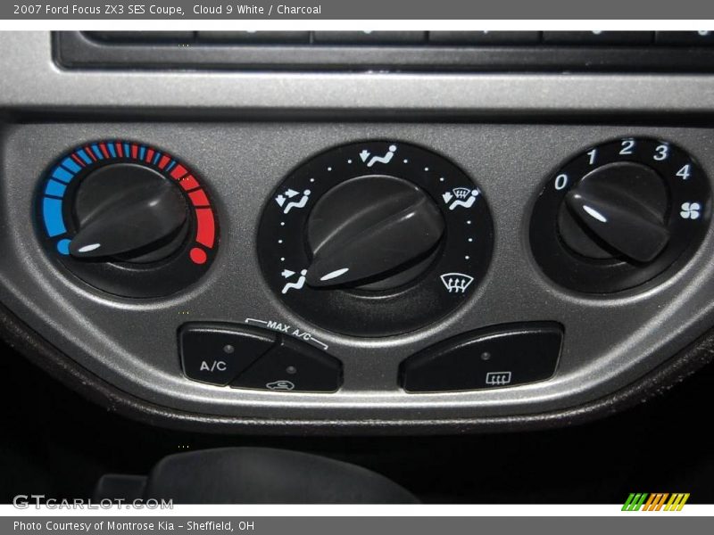 Cloud 9 White / Charcoal 2007 Ford Focus ZX3 SES Coupe