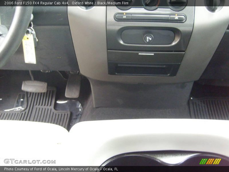 Oxford White / Black/Medium Flint 2006 Ford F150 FX4 Regular Cab 4x4
