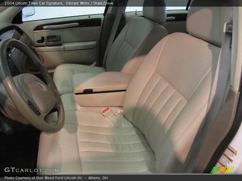 Vibrant White / Shale/Dove 2004 Lincoln Town Car Signature