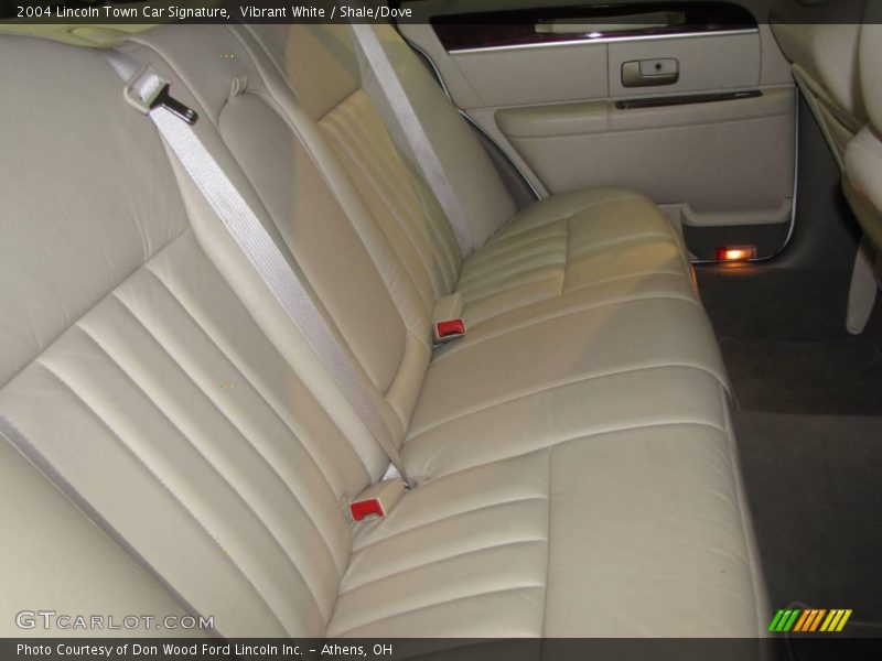 Vibrant White / Shale/Dove 2004 Lincoln Town Car Signature