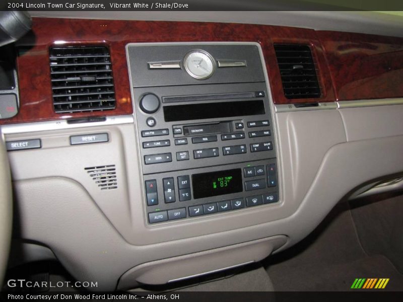 Vibrant White / Shale/Dove 2004 Lincoln Town Car Signature