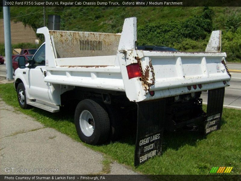 Oxford White / Medium Parchment 2002 Ford F350 Super Duty XL Regular Cab Chassis Dump Truck