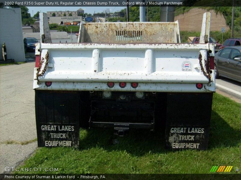 Oxford White / Medium Parchment 2002 Ford F350 Super Duty XL Regular Cab Chassis Dump Truck
