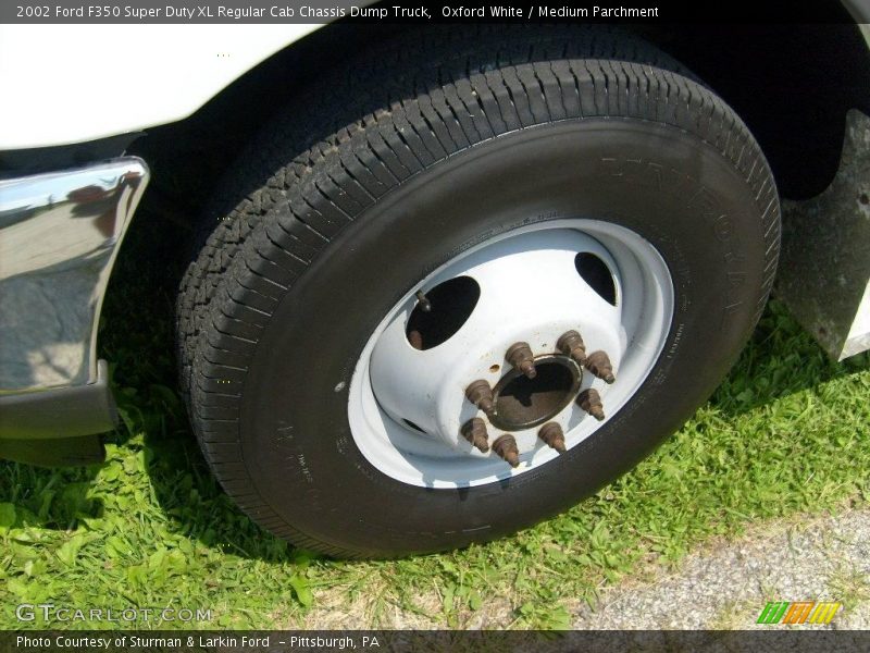 Oxford White / Medium Parchment 2002 Ford F350 Super Duty XL Regular Cab Chassis Dump Truck