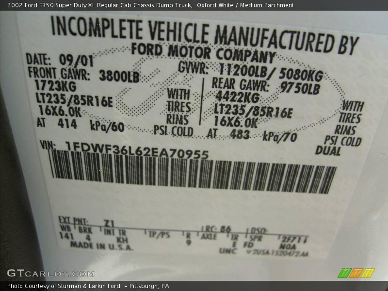 Oxford White / Medium Parchment 2002 Ford F350 Super Duty XL Regular Cab Chassis Dump Truck