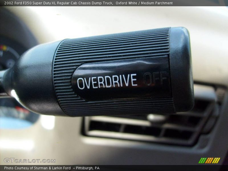 Oxford White / Medium Parchment 2002 Ford F350 Super Duty XL Regular Cab Chassis Dump Truck