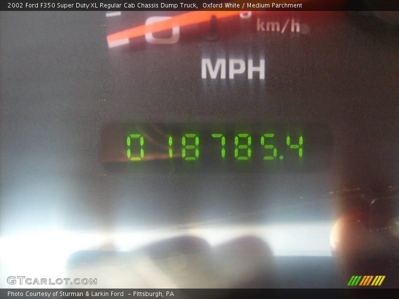Oxford White / Medium Parchment 2002 Ford F350 Super Duty XL Regular Cab Chassis Dump Truck