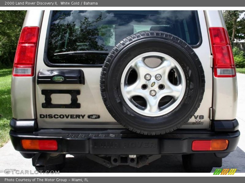 White Gold / Bahama 2000 Land Rover Discovery II