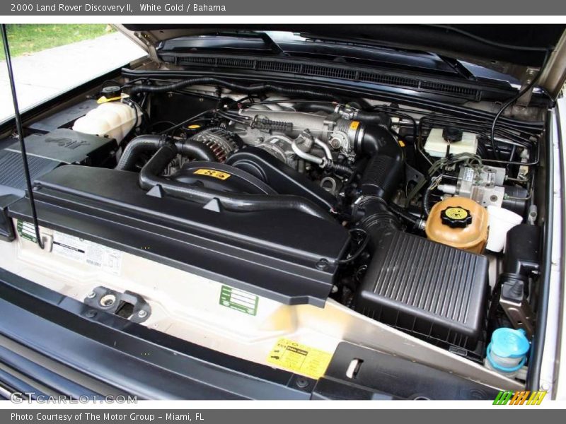 White Gold / Bahama 2000 Land Rover Discovery II
