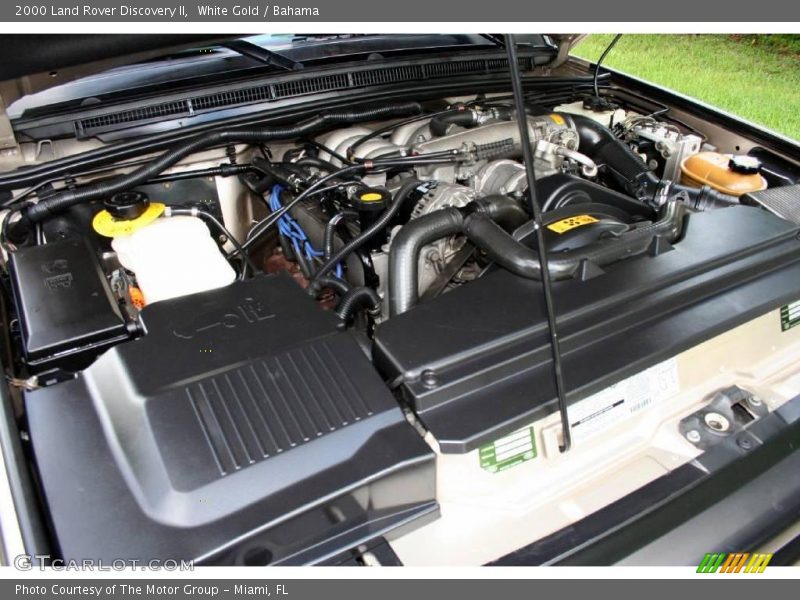 White Gold / Bahama 2000 Land Rover Discovery II