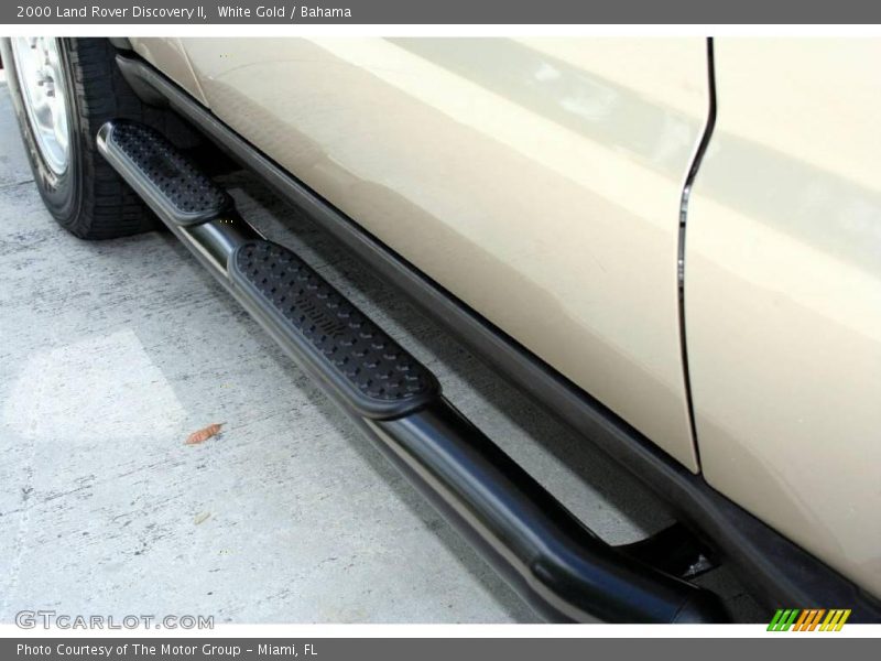 White Gold / Bahama 2000 Land Rover Discovery II