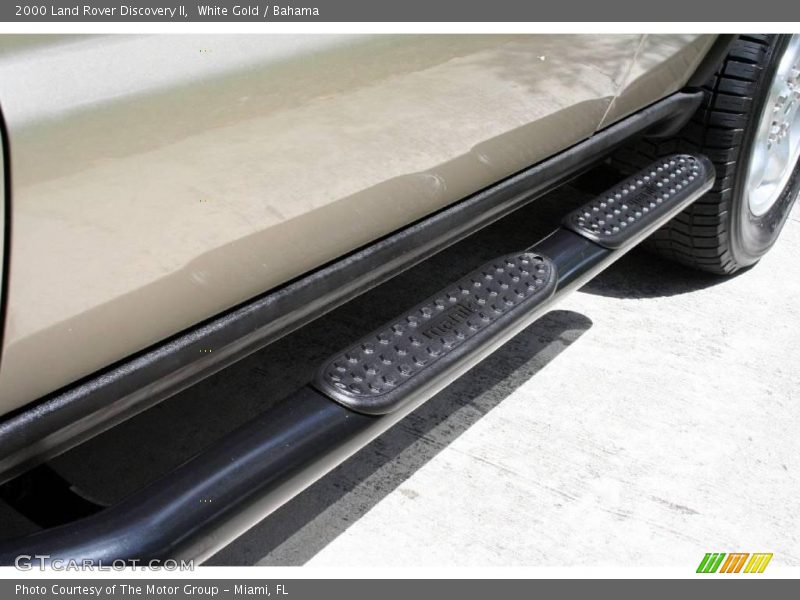 White Gold / Bahama 2000 Land Rover Discovery II