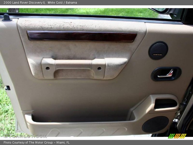 White Gold / Bahama 2000 Land Rover Discovery II