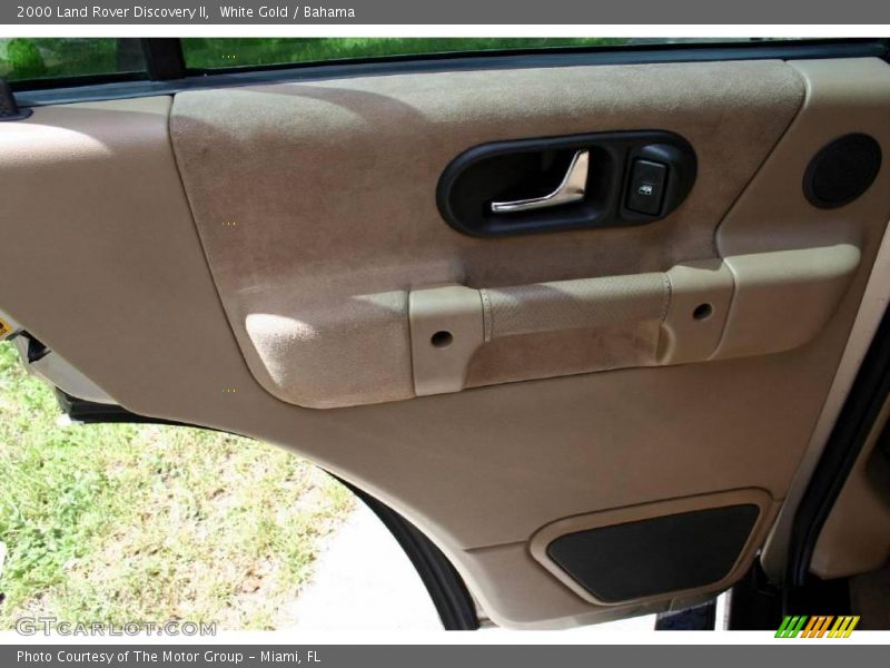 White Gold / Bahama 2000 Land Rover Discovery II